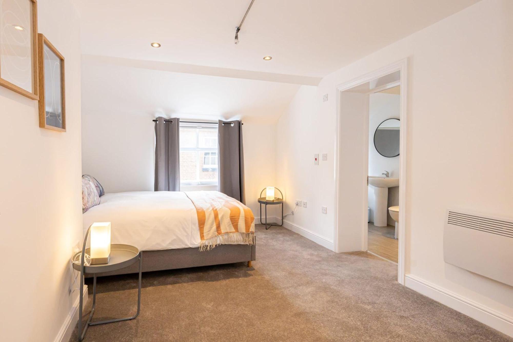 Beautiful 1 Bed 20Mins To Central Manchester Apartment บอลตัน ภายนอก รูปภาพ