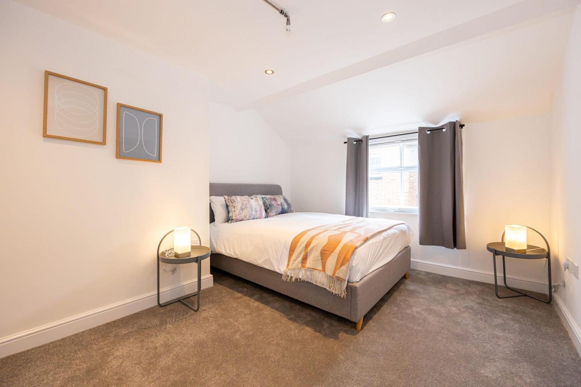 Beautiful 1 Bed 20Mins To Central Manchester Apartment บอลตัน ภายนอก รูปภาพ