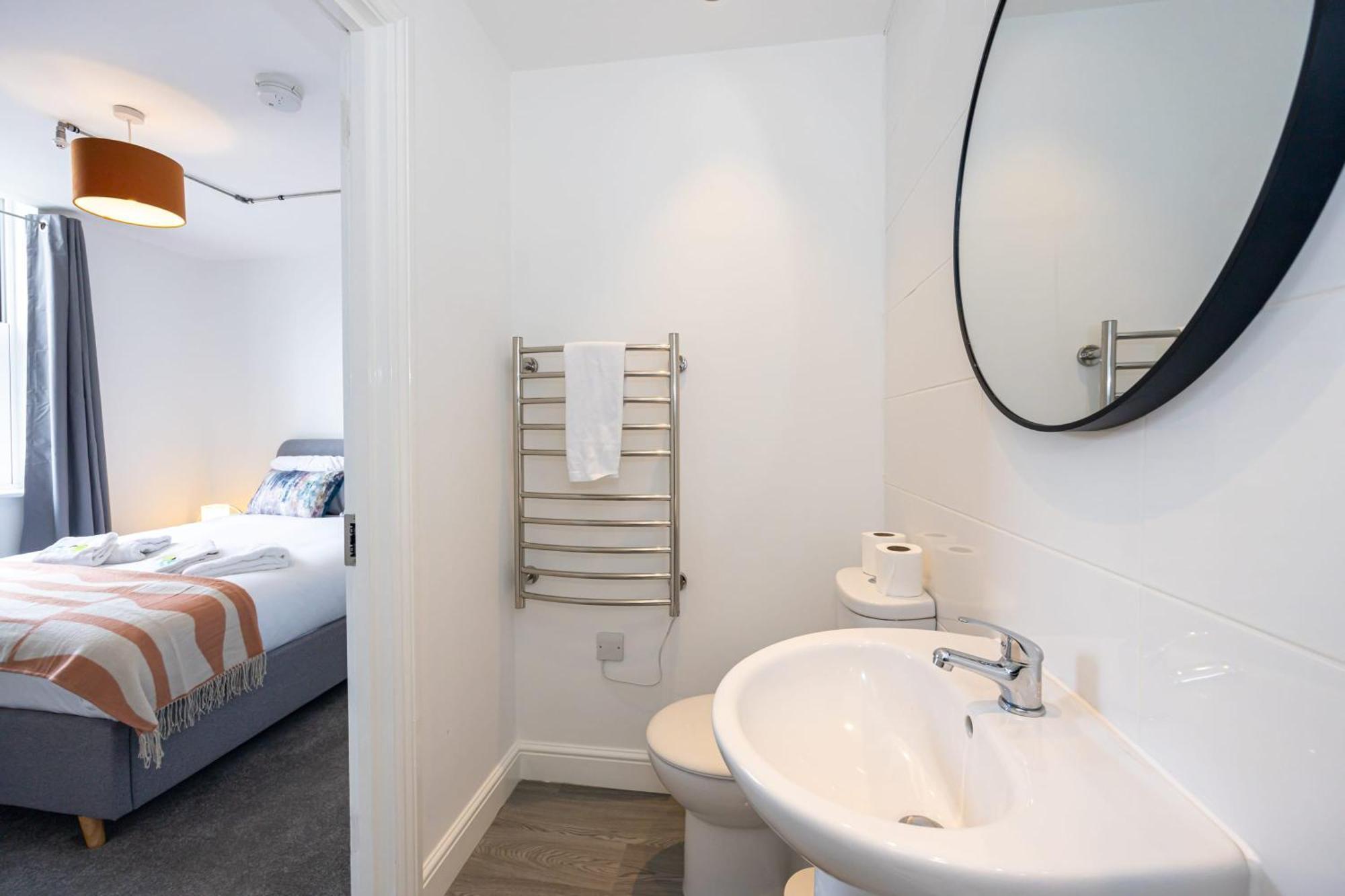 Beautiful 1 Bed 20Mins To Central Manchester Apartment บอลตัน ภายนอก รูปภาพ