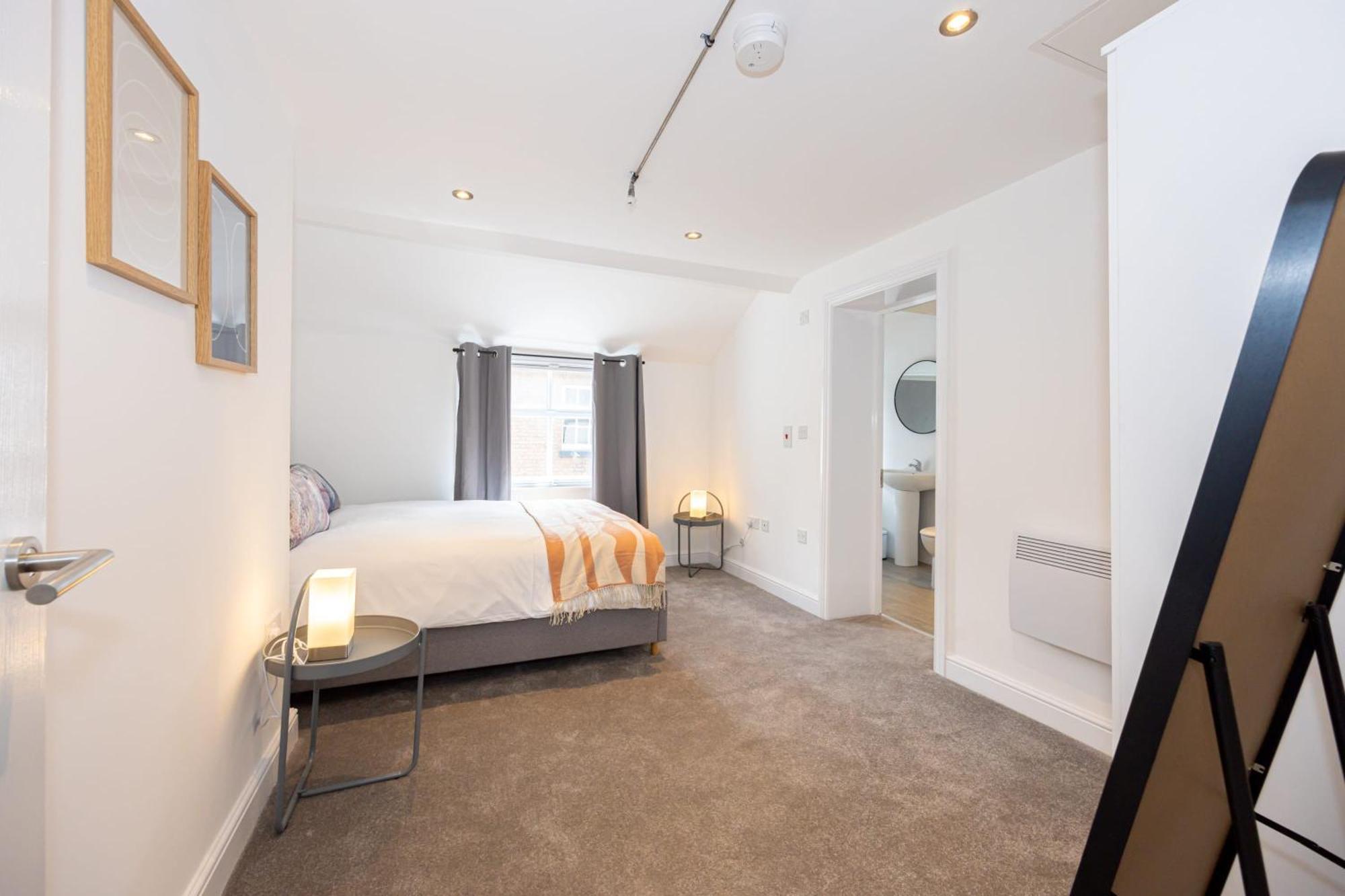 Beautiful 1 Bed 20Mins To Central Manchester Apartment บอลตัน ภายนอก รูปภาพ