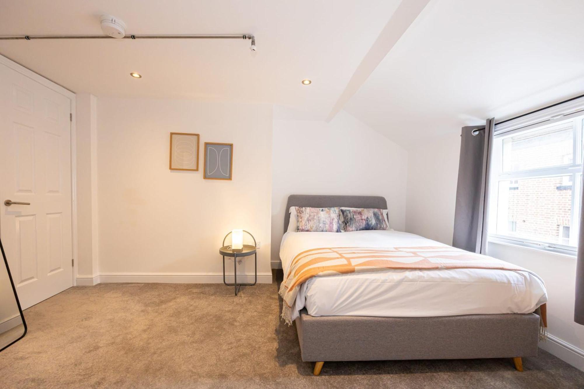 Beautiful 1 Bed 20Mins To Central Manchester Apartment บอลตัน ภายนอก รูปภาพ