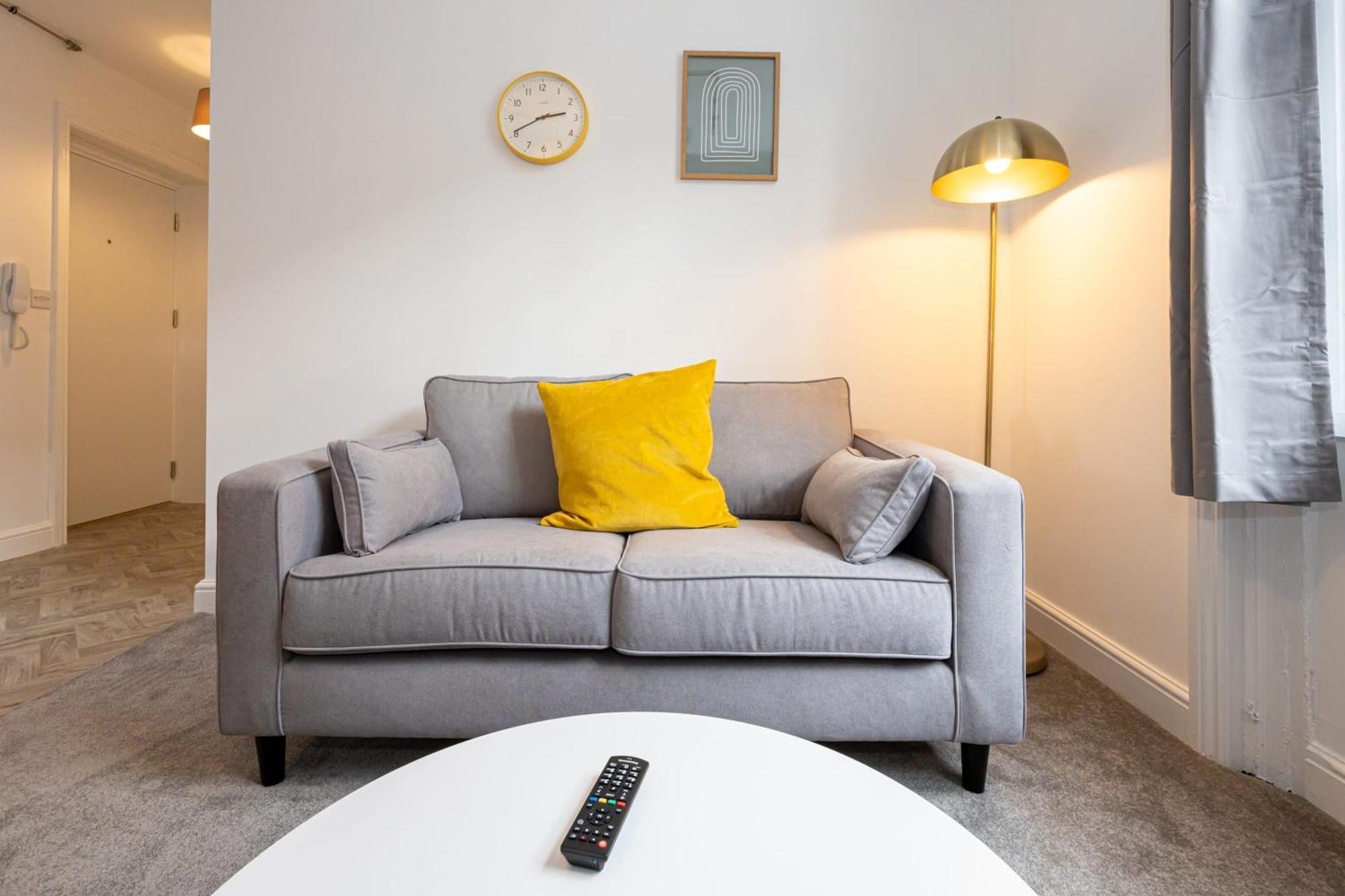 Beautiful 1 Bed 20Mins To Central Manchester Apartment บอลตัน ภายนอก รูปภาพ