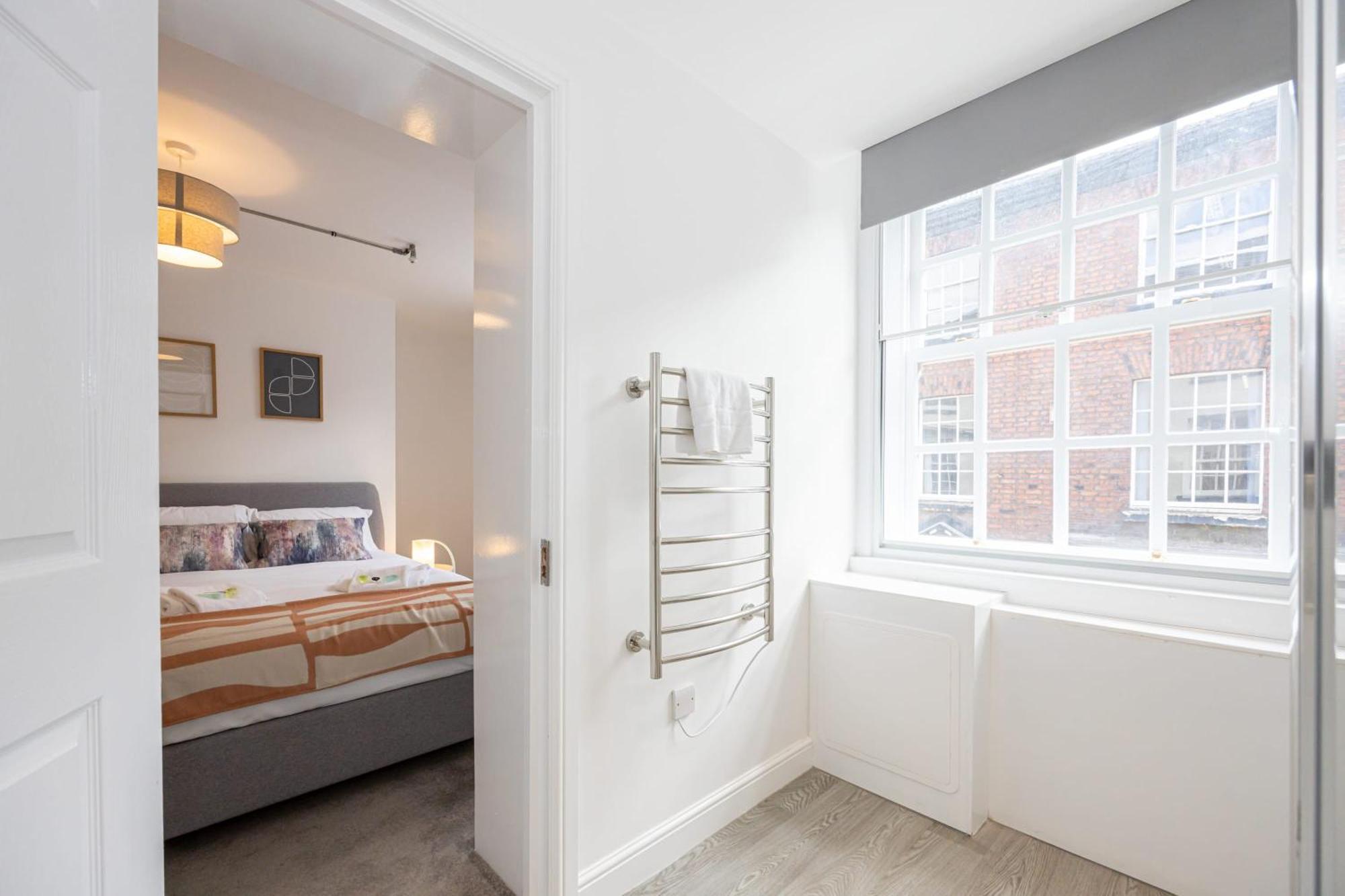 Beautiful 1 Bed 20Mins To Central Manchester Apartment บอลตัน ภายนอก รูปภาพ