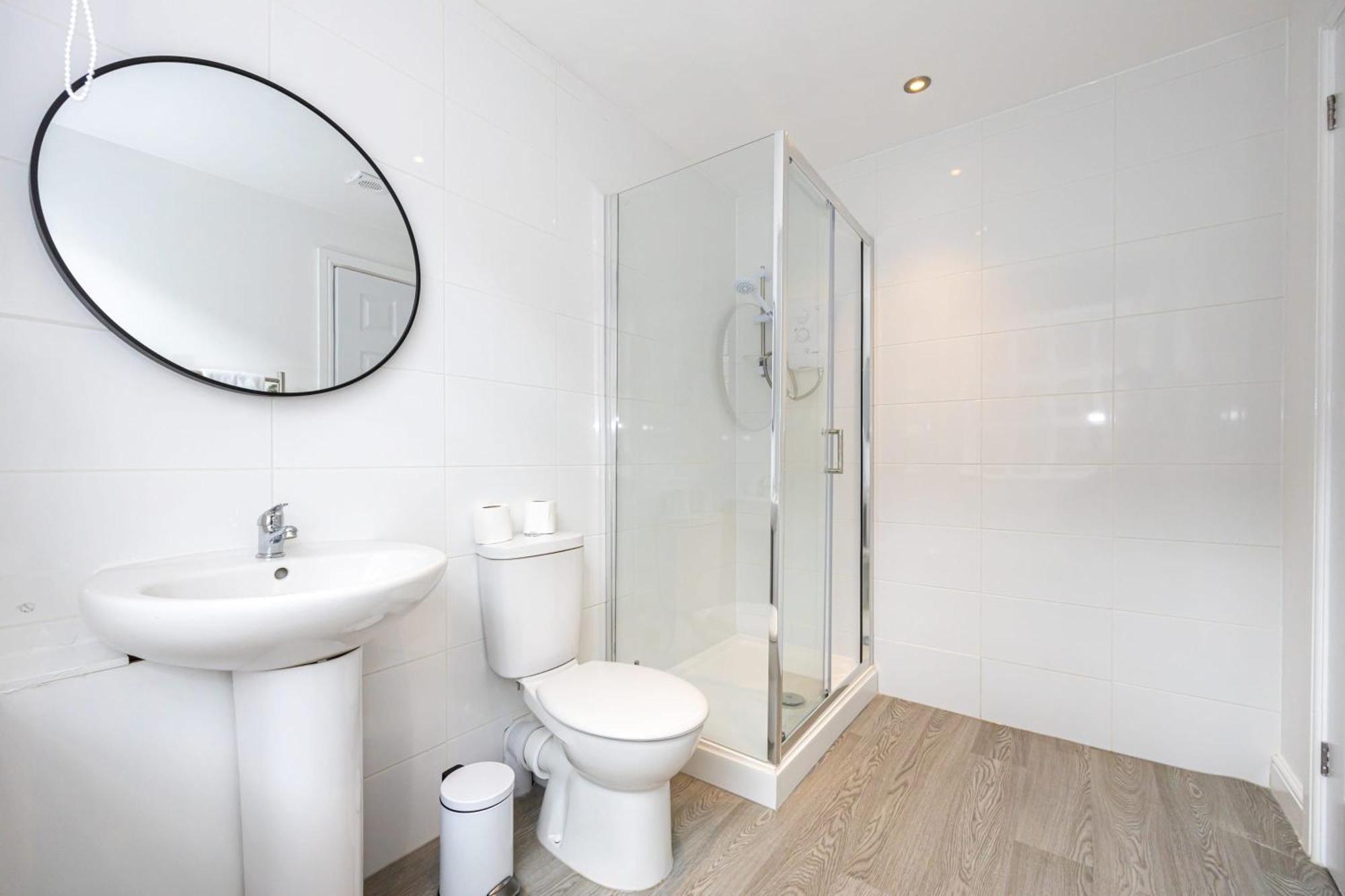 Beautiful 1 Bed 20Mins To Central Manchester Apartment บอลตัน ภายนอก รูปภาพ