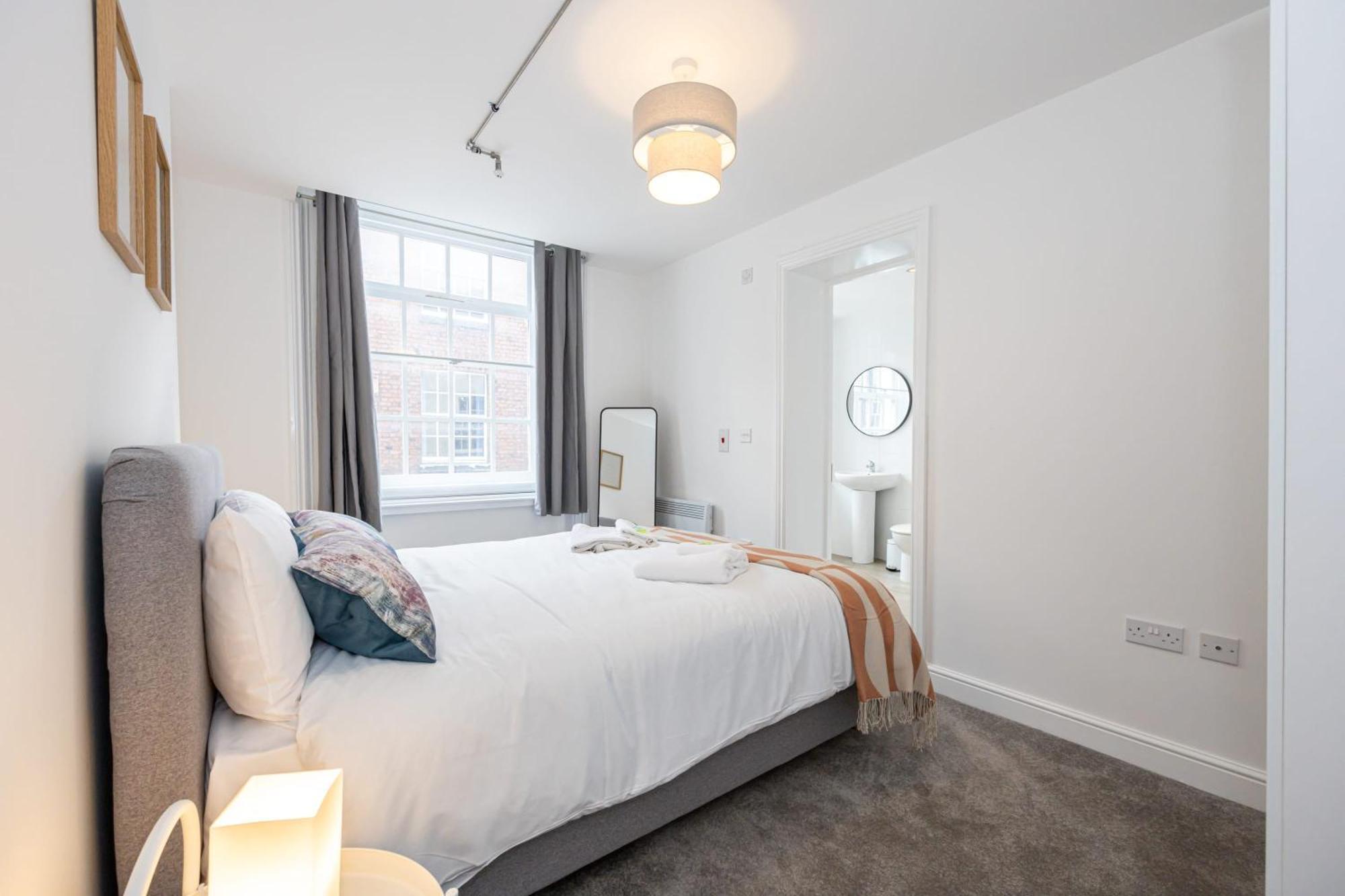 Beautiful 1 Bed 20Mins To Central Manchester Apartment บอลตัน ภายนอก รูปภาพ