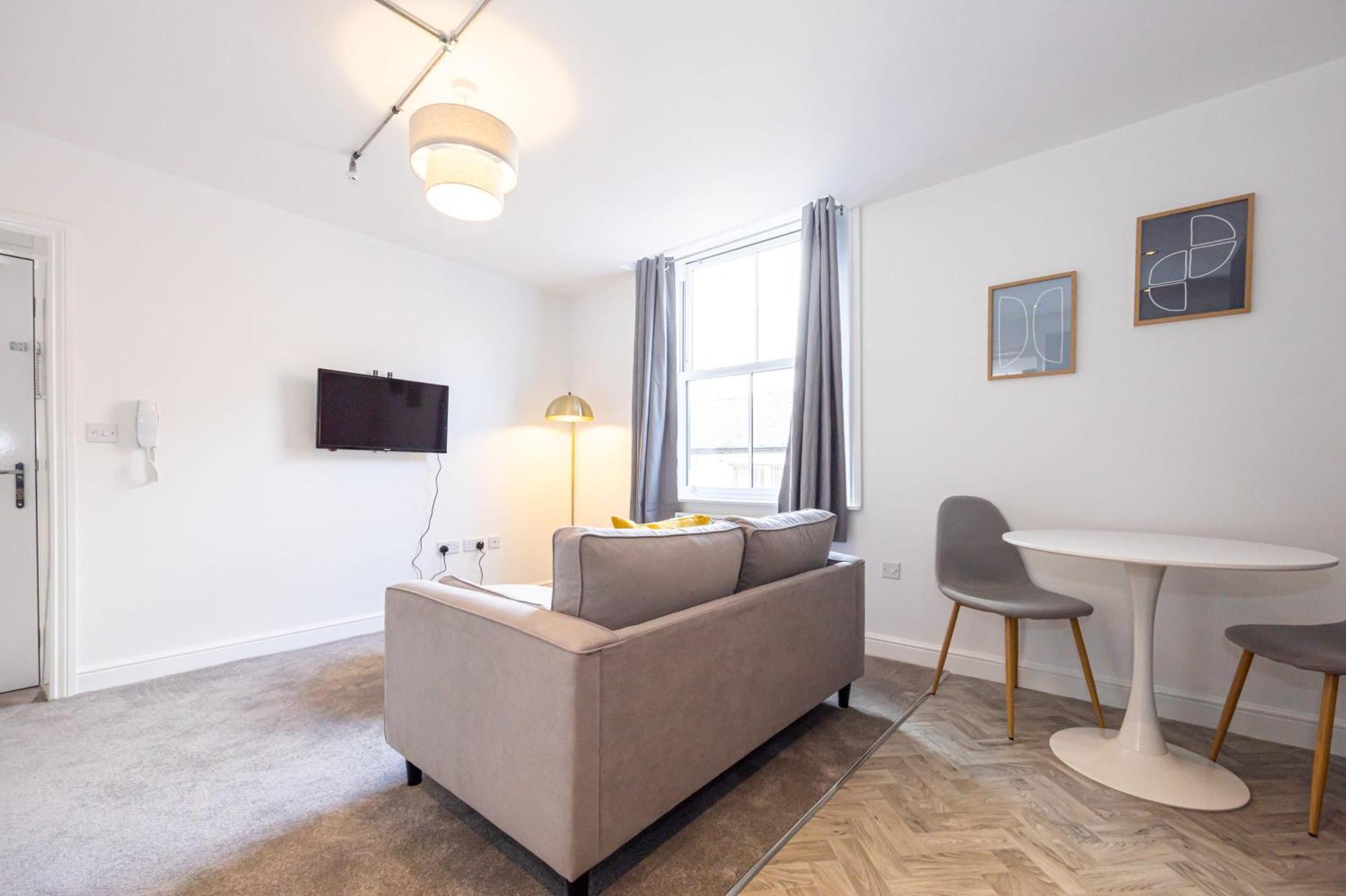 Beautiful 1 Bed 20Mins To Central Manchester Apartment บอลตัน ภายนอก รูปภาพ