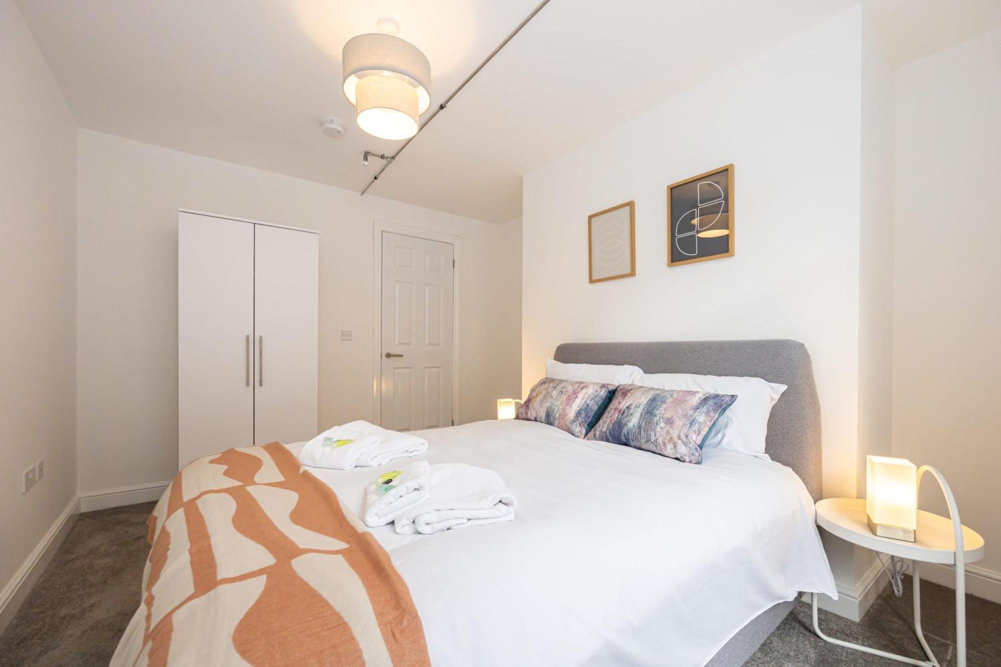 Beautiful 1 Bed 20Mins To Central Manchester Apartment บอลตัน ภายนอก รูปภาพ