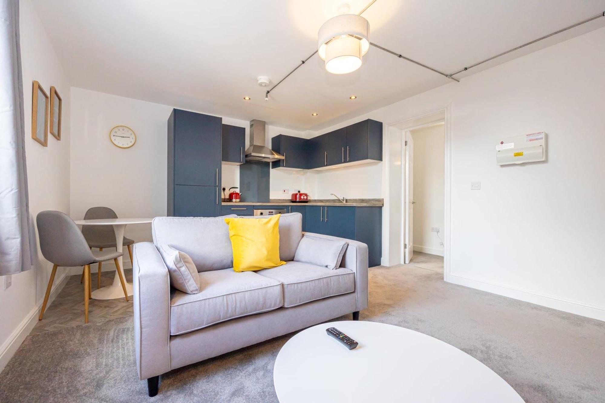 Beautiful 1 Bed 20Mins To Central Manchester Apartment บอลตัน ภายนอก รูปภาพ