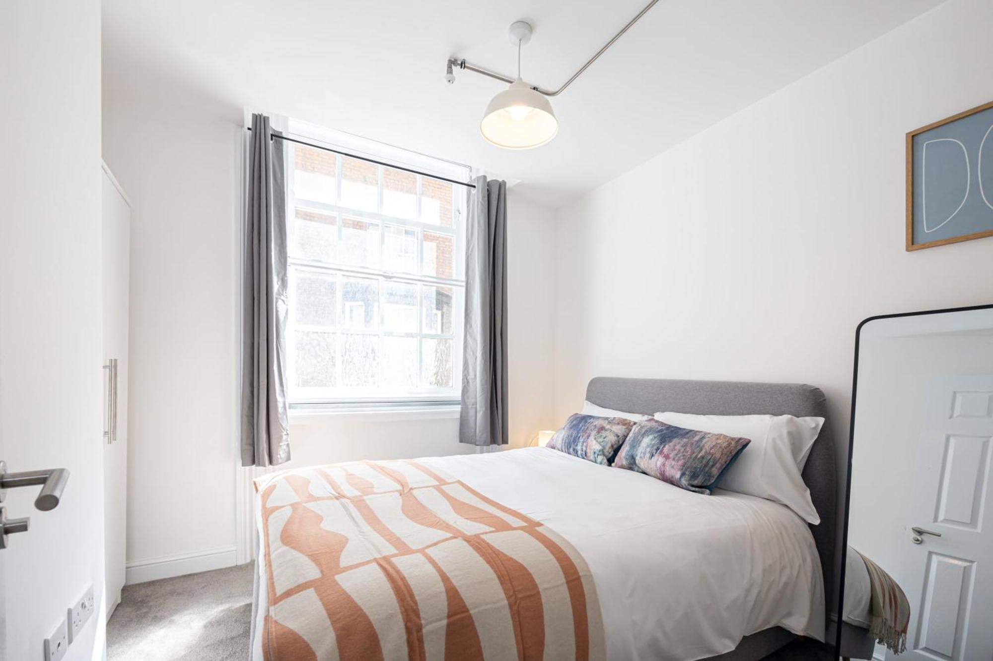 Beautiful 1 Bed 20Mins To Central Manchester Apartment บอลตัน ภายนอก รูปภาพ