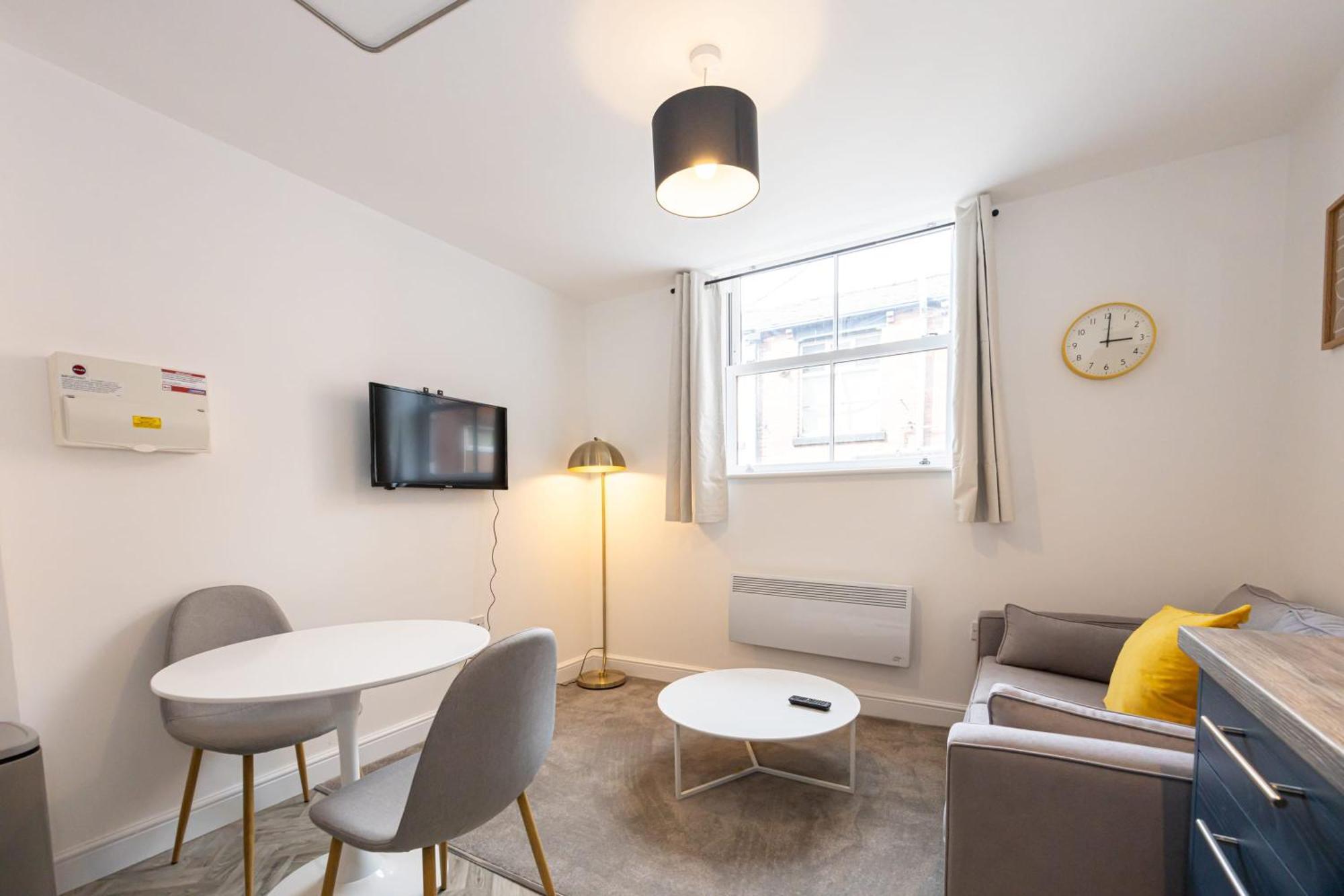 Beautiful 1 Bed 20Mins To Central Manchester Apartment บอลตัน ภายนอก รูปภาพ