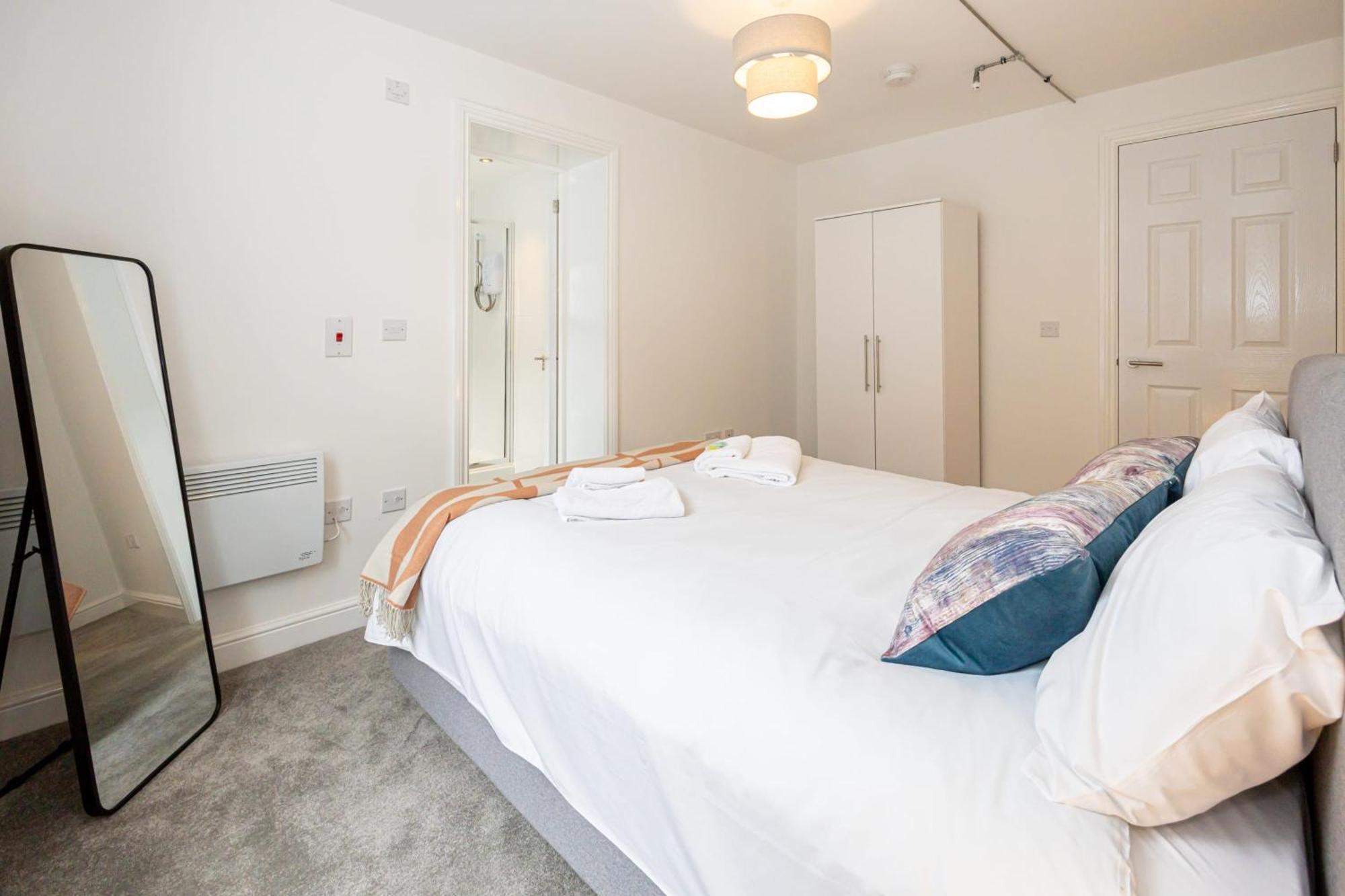 Beautiful 1 Bed 20Mins To Central Manchester Apartment บอลตัน ภายนอก รูปภาพ