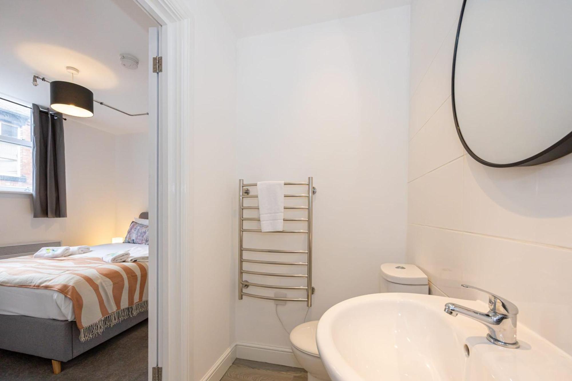 Beautiful 1 Bed 20Mins To Central Manchester Apartment บอลตัน ภายนอก รูปภาพ