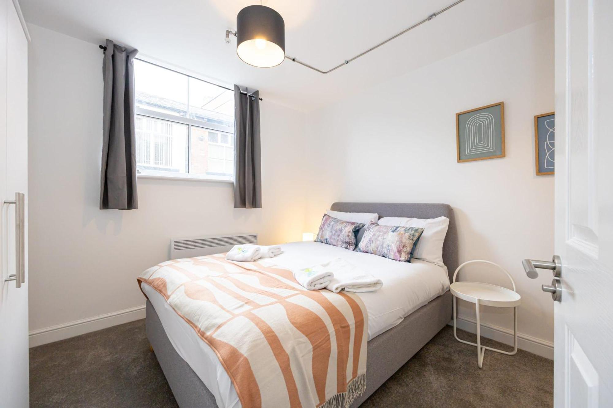 Beautiful 1 Bed 20Mins To Central Manchester Apartment บอลตัน ภายนอก รูปภาพ